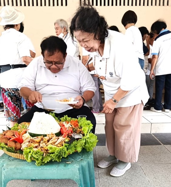 potong tumpeng PAKAI